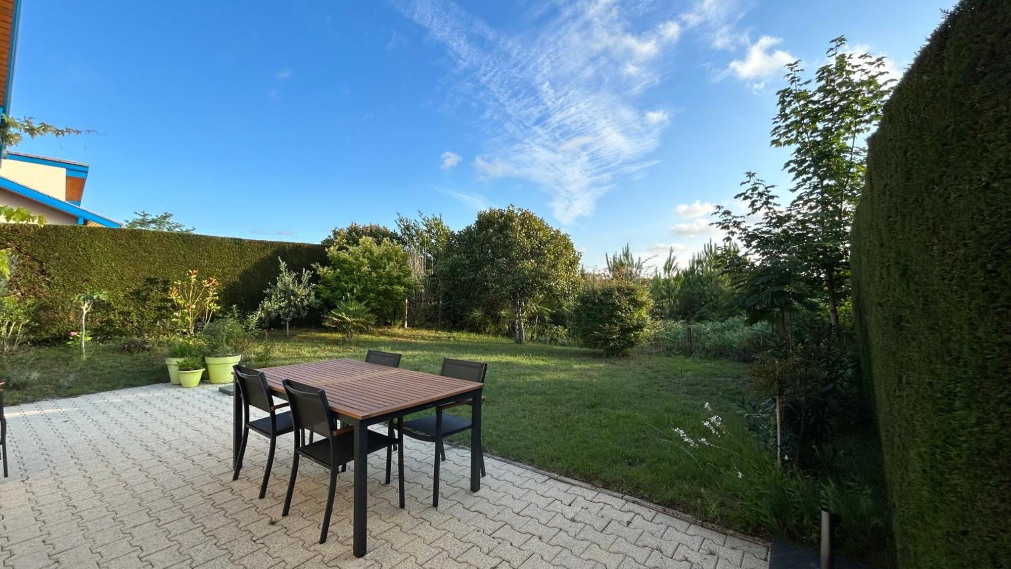 Jolie Maison De Vacances Avec Terrasse Et Jardin Saint-Julien-en-Born Exterior photo